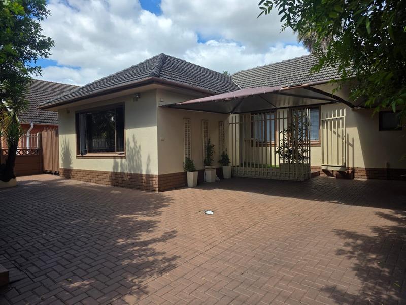 To Let 7 Bedroom Property for Rent in Bonnie Brae Western Cape